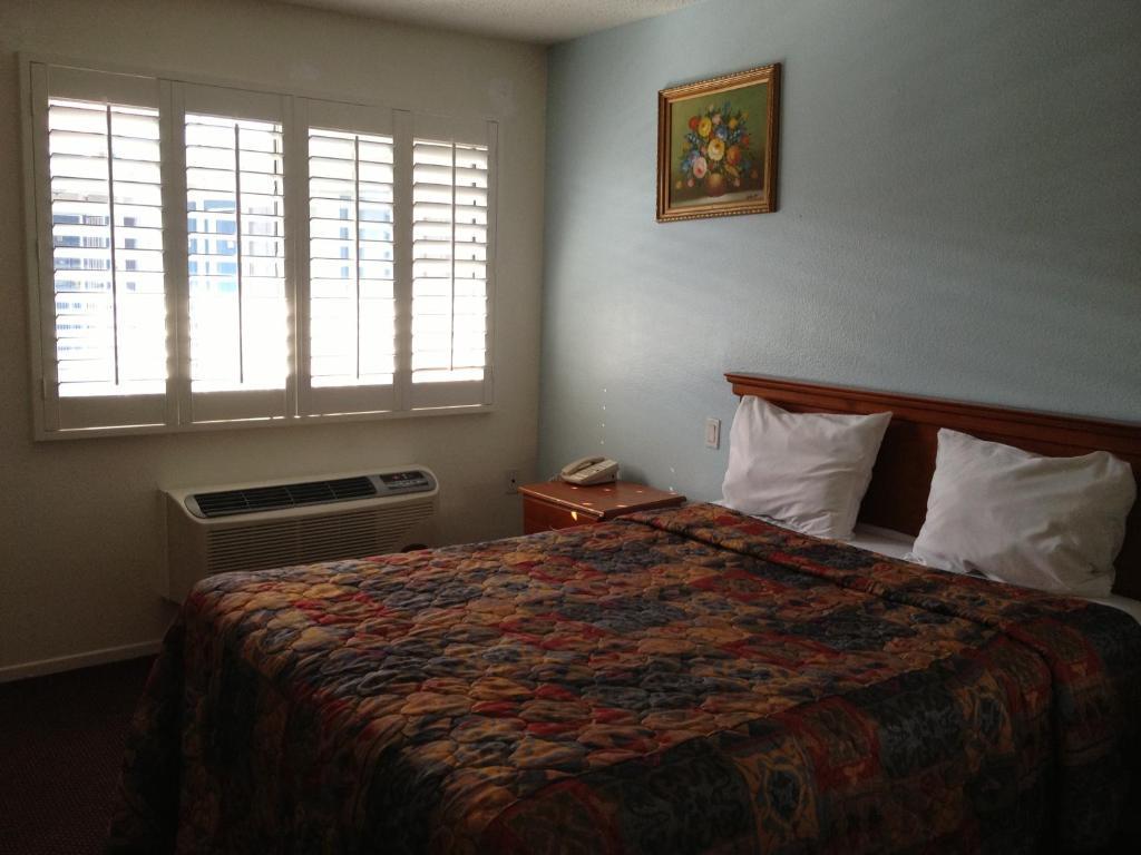 Scottish Inns Long Beach Ruang foto