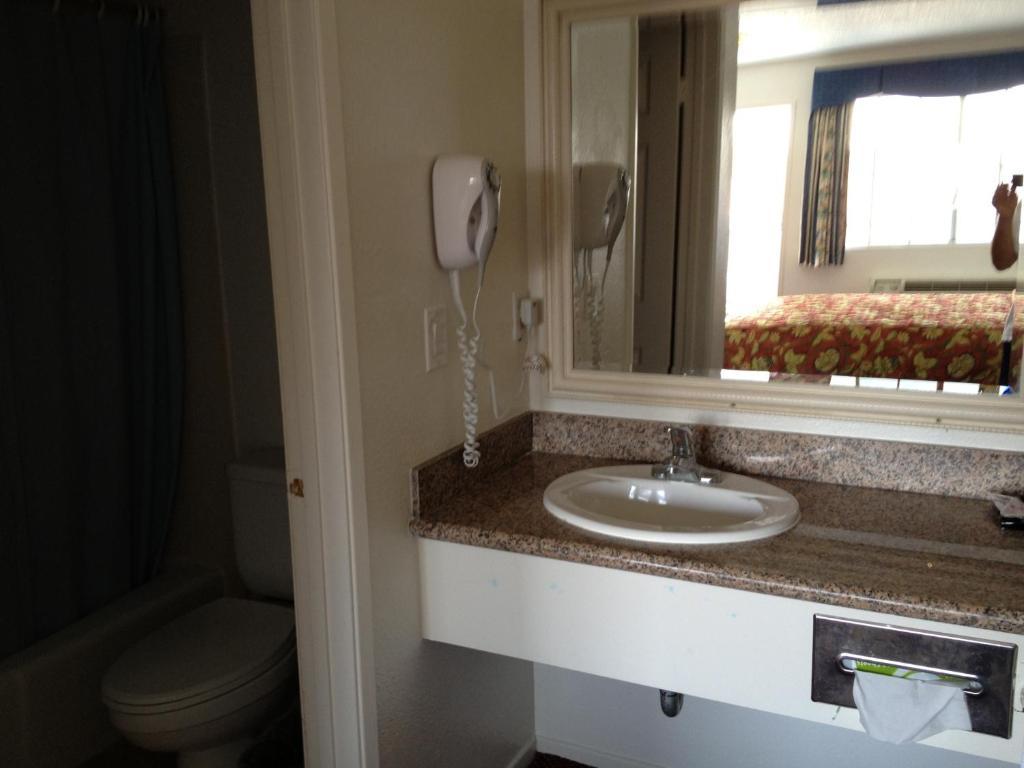 Scottish Inns Long Beach Ruang foto
